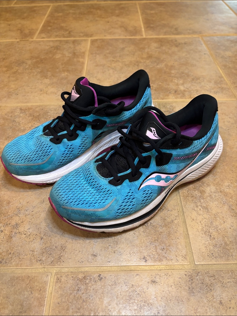 Saucony Women's Teal Running Sneakers with Pink Highlights sz 8